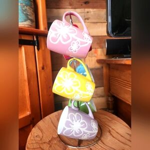 HOME BASICS 6 PIECE DAISY MUG SET WITH STAND-